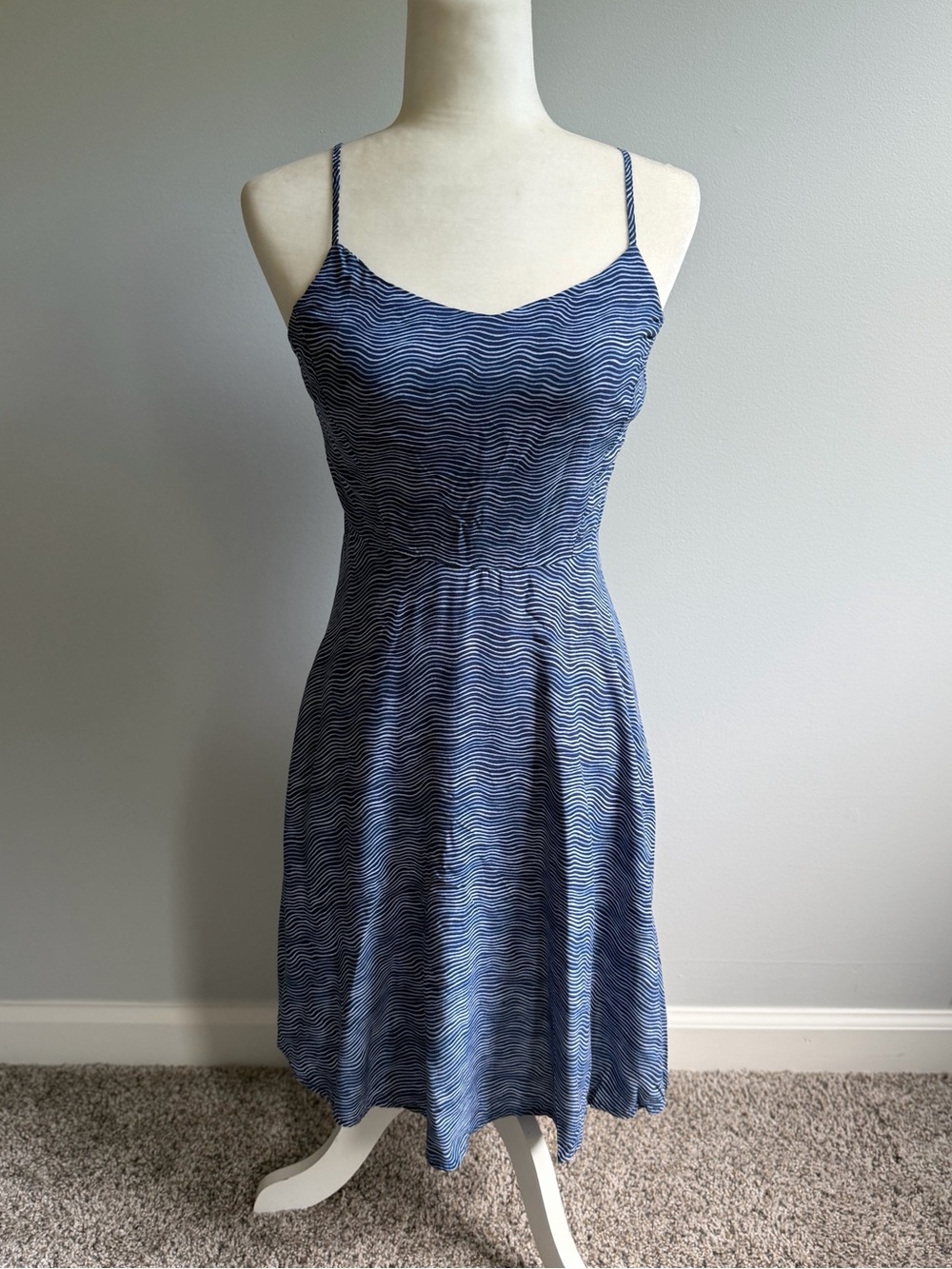 Old Navy The Cami Dress Women’s Size Medium Blue Stripe